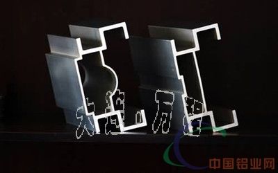 擠壓<a href=http://www.haicao33.com/ target=_blank class=infotextkey><a href=http://www.haicao33.com/ target=_blank class=infotextkey>鋁</a>型材</a>表面起泡起皮要怎么處理?